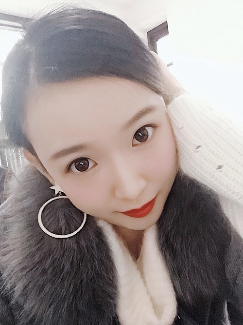 <span>胡鉴倪</span>